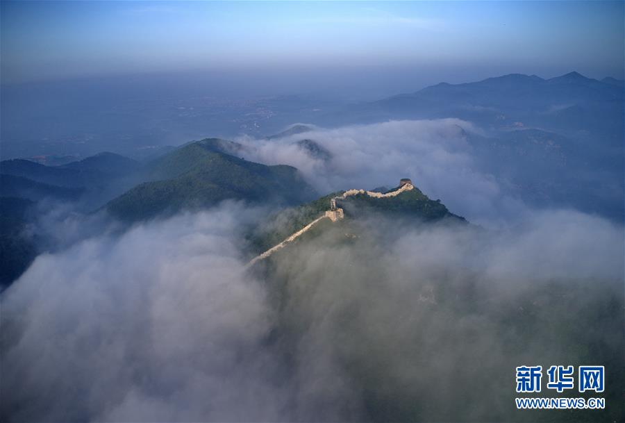 （美麗中國）（1）古長城云海如畫