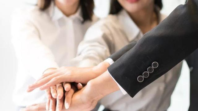 要知道，這3個時候“不說話”的人，才是真正優(yōu)秀的人