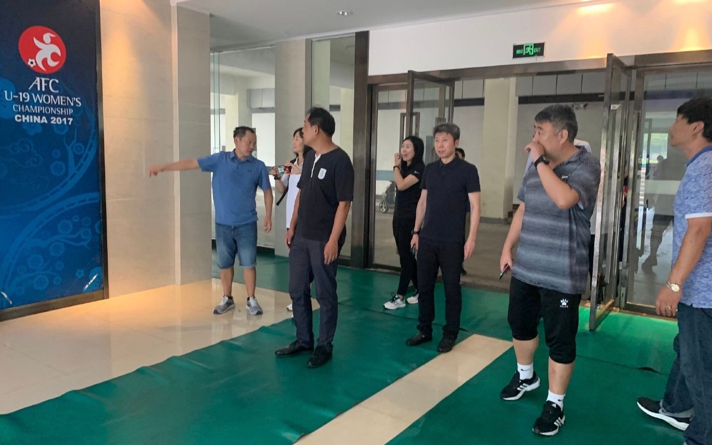 　足協(xié)工作組考察比賽地。中國足協(xié)供圖
