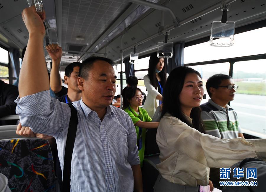 這是9月15日拍攝的自動駕駛試乘體驗活動現(xiàn)場。新華社記者 王全超 攝