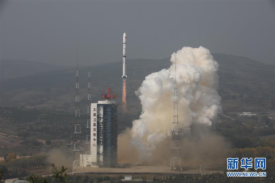 9月27日11時23分，我國在太原衛(wèi)星發(fā)射中心用長征四號乙運(yùn)載火箭，以“一箭雙星”方式將環(huán)境減災(zāi)二號01組衛(wèi)星送入預(yù)定軌道，發(fā)射任務(wù)獲得成功。 新華社發(fā)（鄭逃逃 攝）
