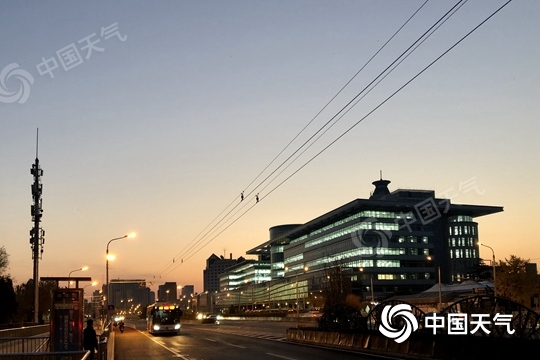 北京今日依舊晴天“控場(chǎng)” 明天冷空氣“到貨”降溫模式開啟