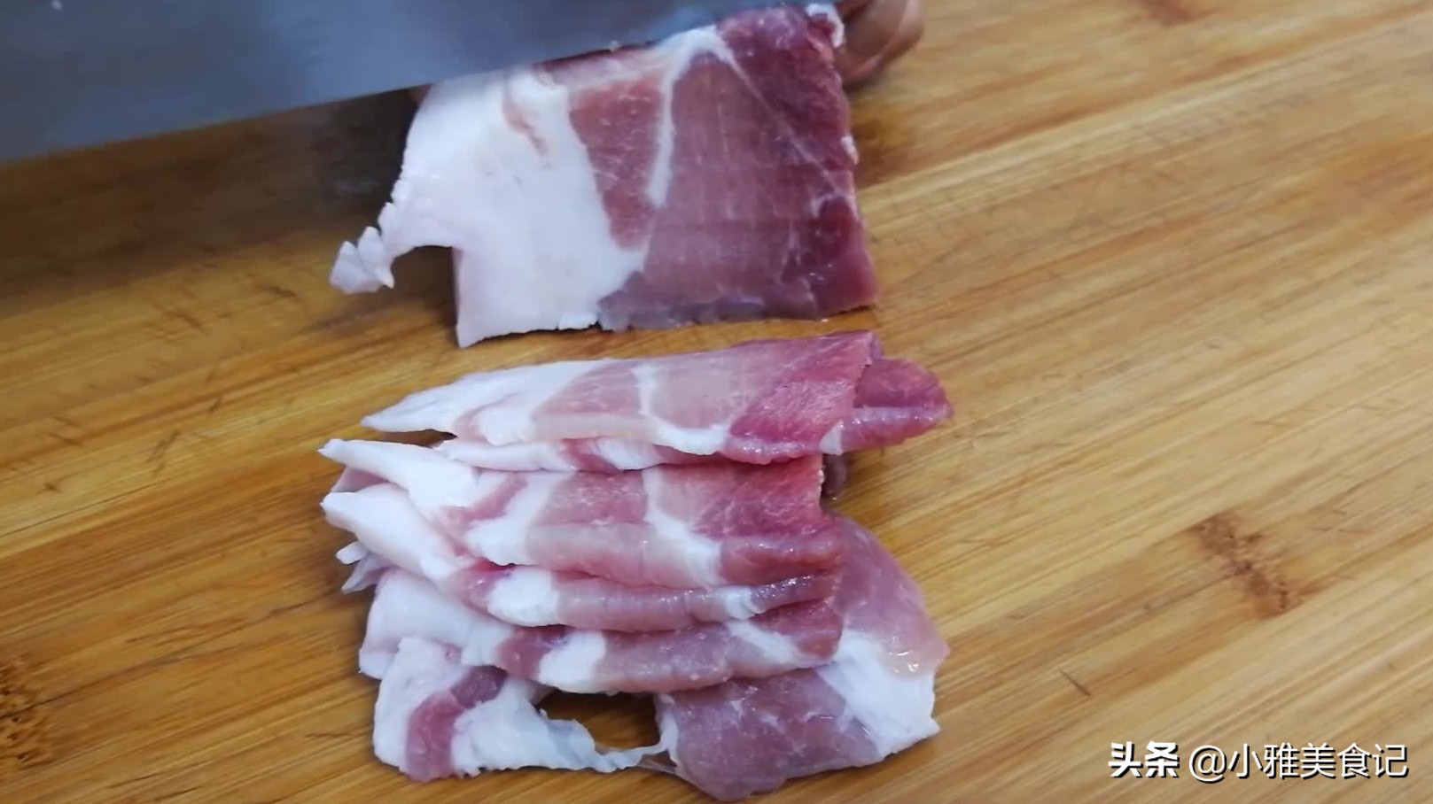 凍肉解凍不要用熱水，教你簡(jiǎn)單解凍方法，快速把肉上冰霜都融化