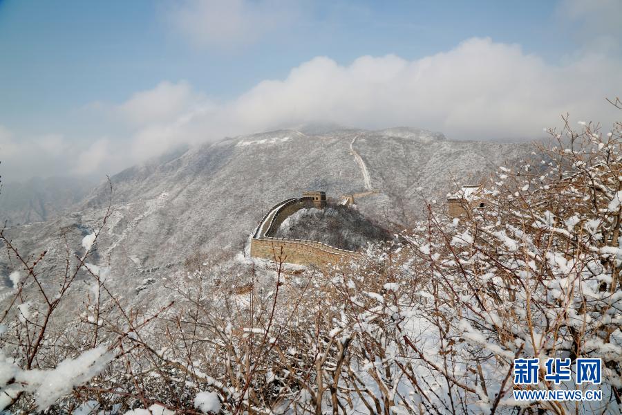 　　1月19日拍攝的北京懷柔慕田峪長城雪景?！　‘?dāng)日，北京懷柔慕田峪長城被茫茫白雪覆蓋，一派北國壯美風(fēng)光?！　⌒氯A社發(fā)（卜向東 攝）