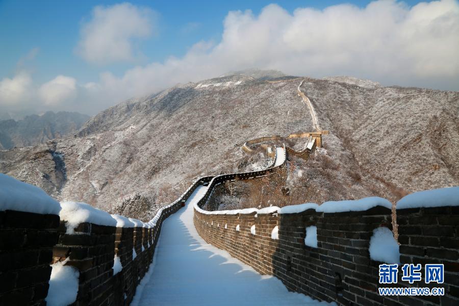 　　1月19日拍攝的北京懷柔慕田峪長城雪景。　　當(dāng)日，北京懷柔慕田峪長城被茫茫白雪覆蓋，一派北國壯美風(fēng)光?！　⌒氯A社發(fā)（卜向東 攝）