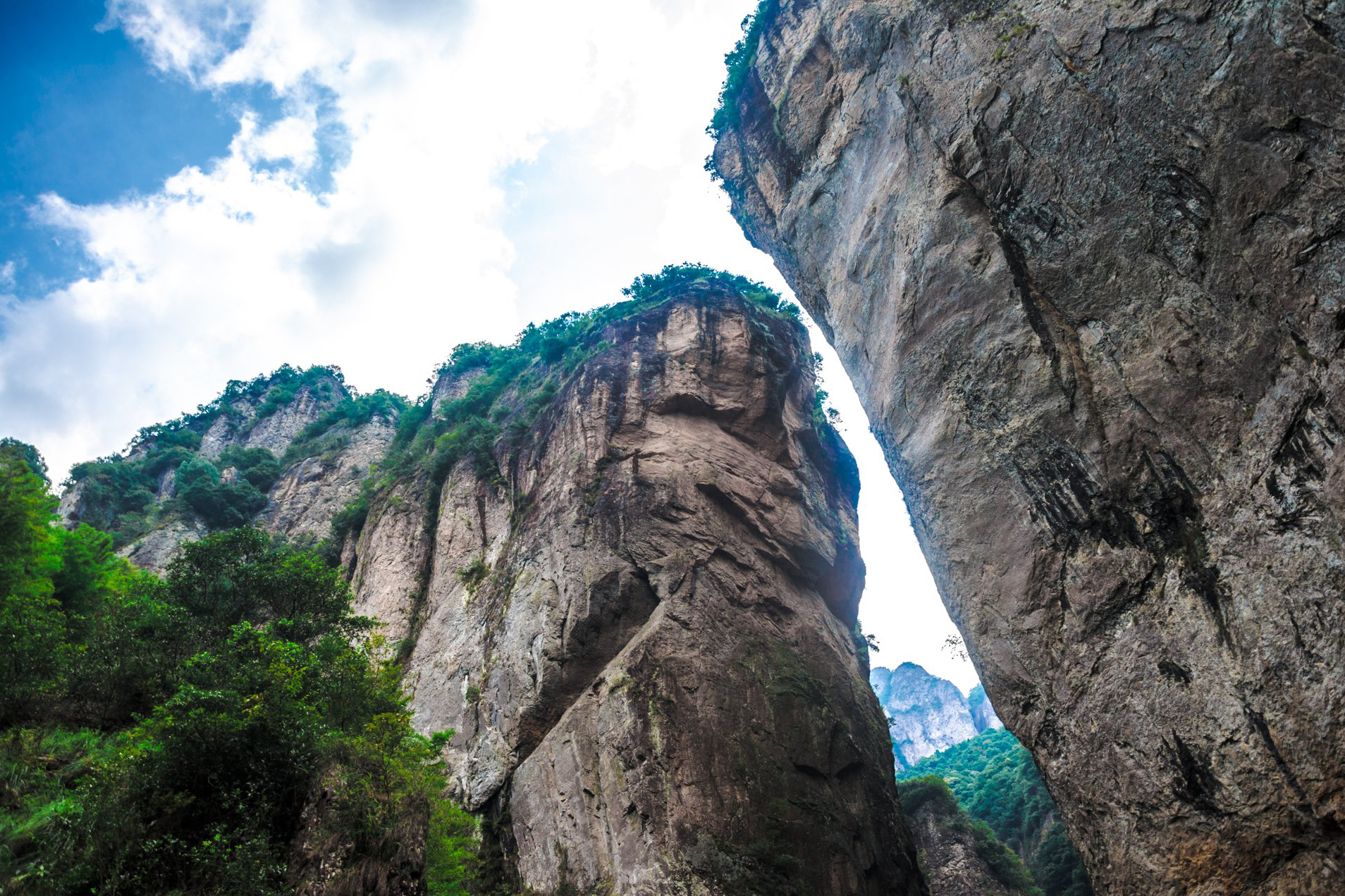 安徽浙江這兩座名山，都被譽(yù)為“東南第一山”，你更喜歡哪個(gè)？