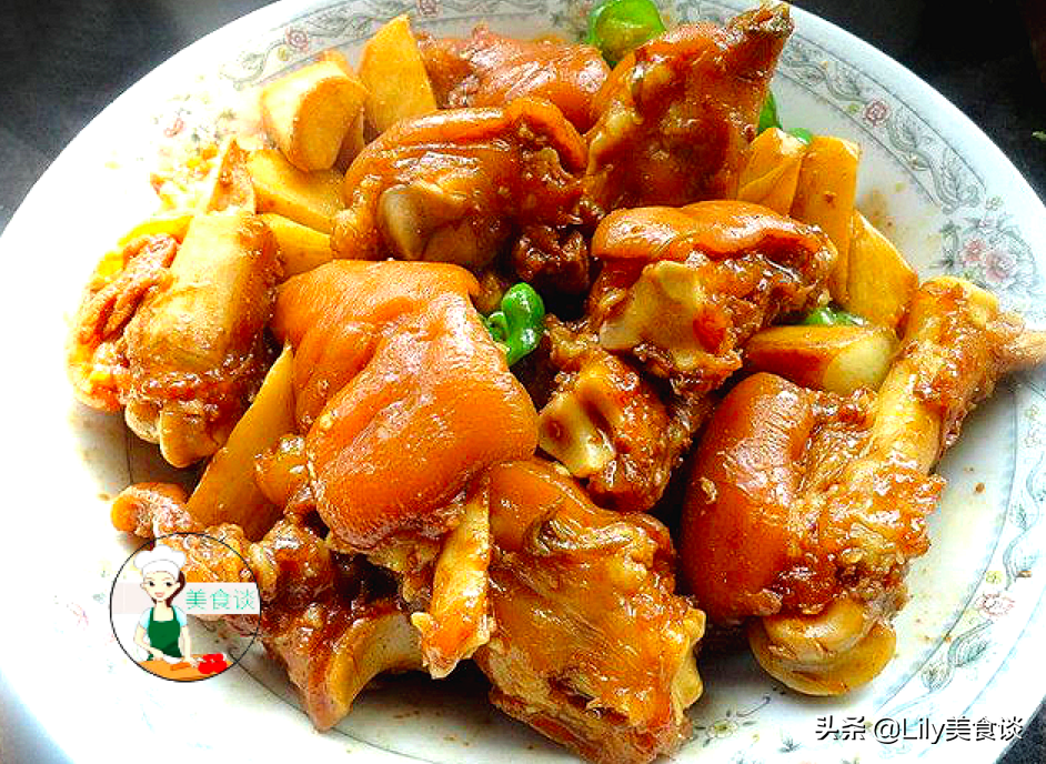 燉豬蹄時(shí)，牢記這“3個(gè)技巧”，豬蹄軟爛鮮香，冬天燉一鍋太饞人