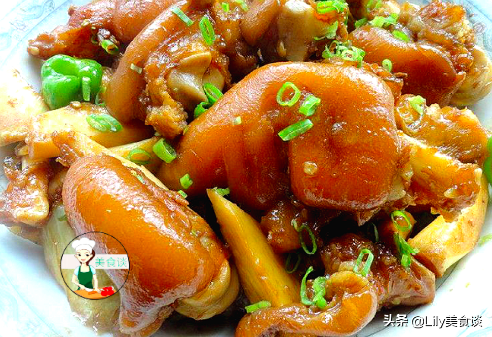 燉豬蹄時(shí)，牢記這“3個(gè)技巧”，豬蹄軟爛鮮香，冬天燉一鍋太饞人