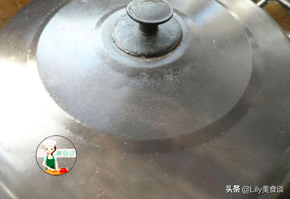 燉豬蹄時(shí)，牢記這“3個(gè)技巧”，豬蹄軟爛鮮香，冬天燉一鍋太饞人