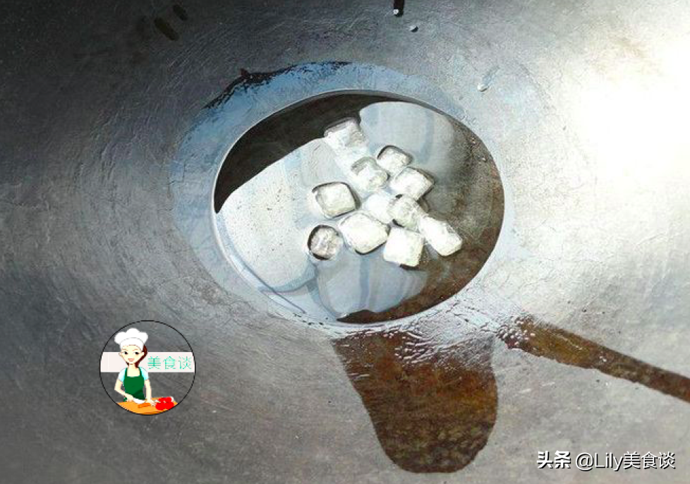 燉豬蹄時(shí)，牢記這“3個(gè)技巧”，豬蹄軟爛鮮香，冬天燉一鍋太饞人