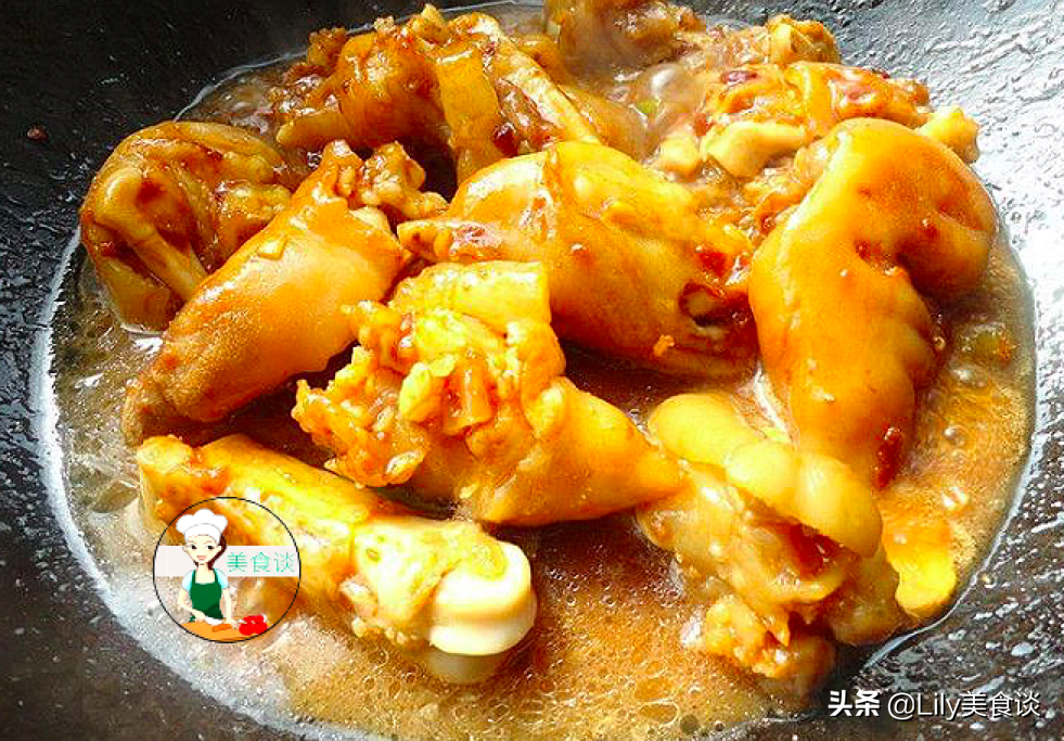 燉豬蹄時(shí)，牢記這“3個(gè)技巧”，豬蹄軟爛鮮香，冬天燉一鍋太饞人