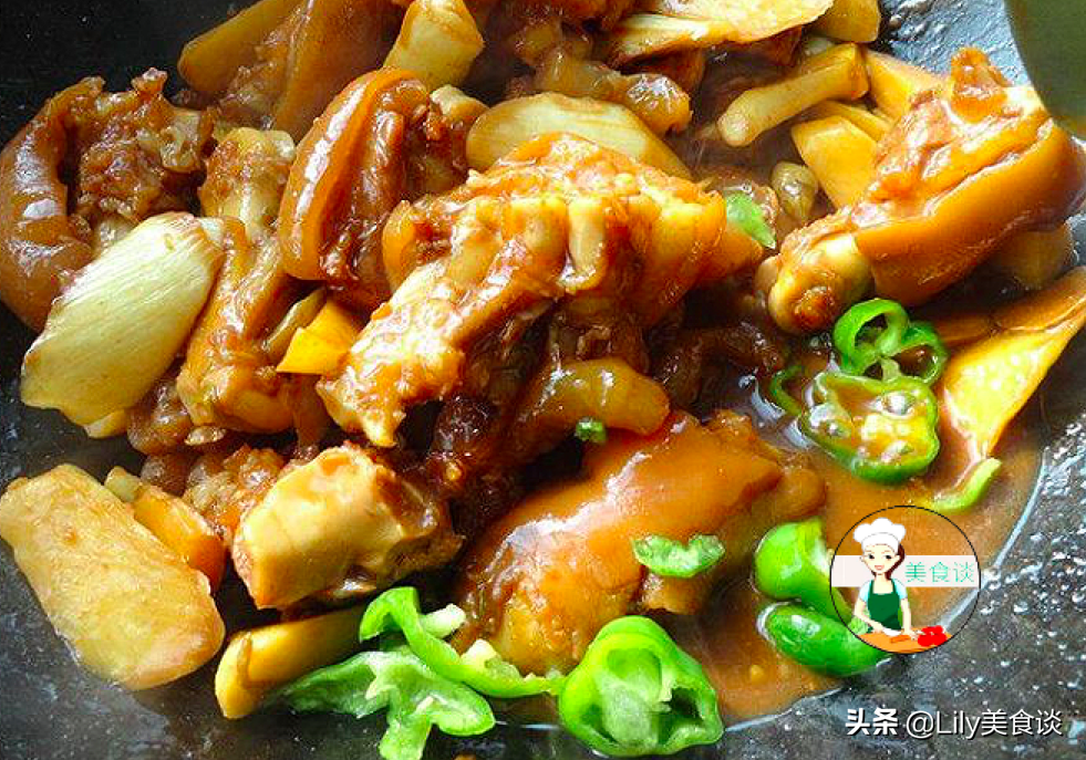 燉豬蹄時(shí)，牢記這“3個(gè)技巧”，豬蹄軟爛鮮香，冬天燉一鍋太饞人