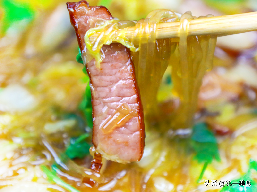 臘肉燉粉條的正確做法，粉條不粘不坨，牢記2個(gè)技巧，好吃有嚼勁