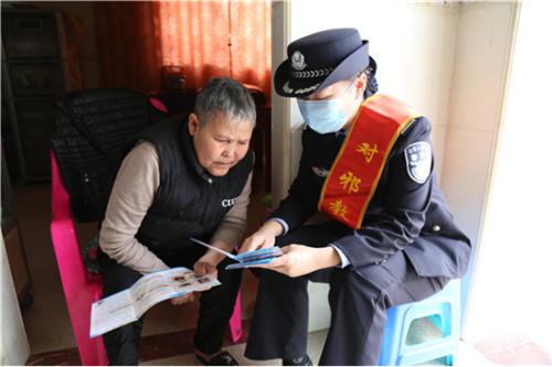 廣西憑祥市：外籍媳婦不“見外”防疫防邪有擔當1363