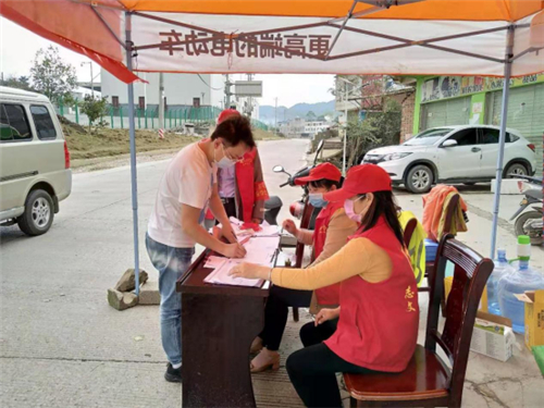廣西憑祥市：外籍媳婦不“見外”防疫防邪有擔當1396