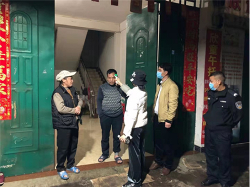 廣西憑祥市：外籍媳婦不“見外”防疫防邪有擔當1400