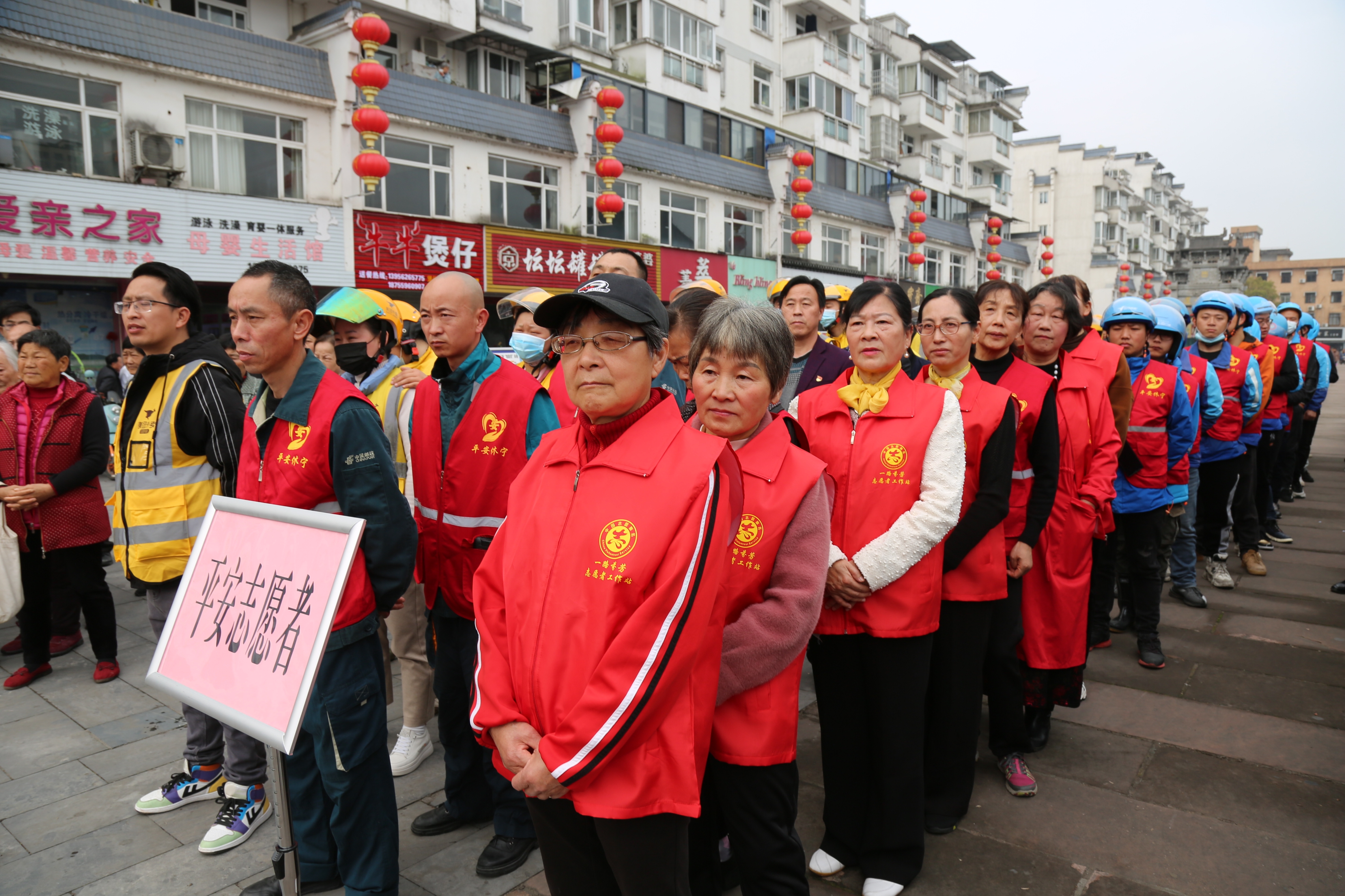 平安休寧志愿者、大媽反邪志愿者積極參與“春潤(rùn)”反邪教大宣傳活動(dòng)
