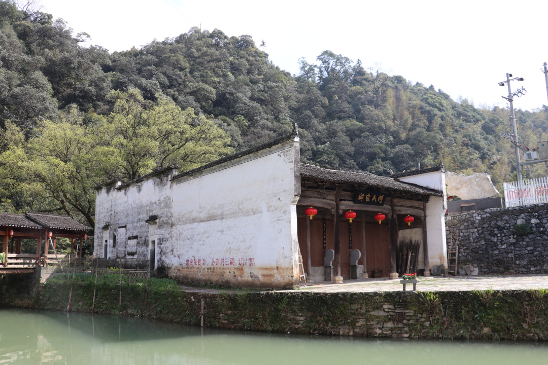 江西深山發(fā)現(xiàn)中國最圓的古村，為千年前南唐國師建造，遠(yuǎn)看似八卦