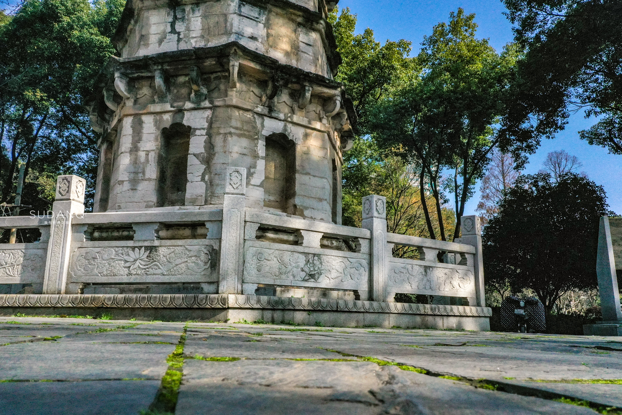 武漢這座古塔相傳是“鎮(zhèn)龍”之物、沒有影子，“江南龍脈”有玄機(jī)