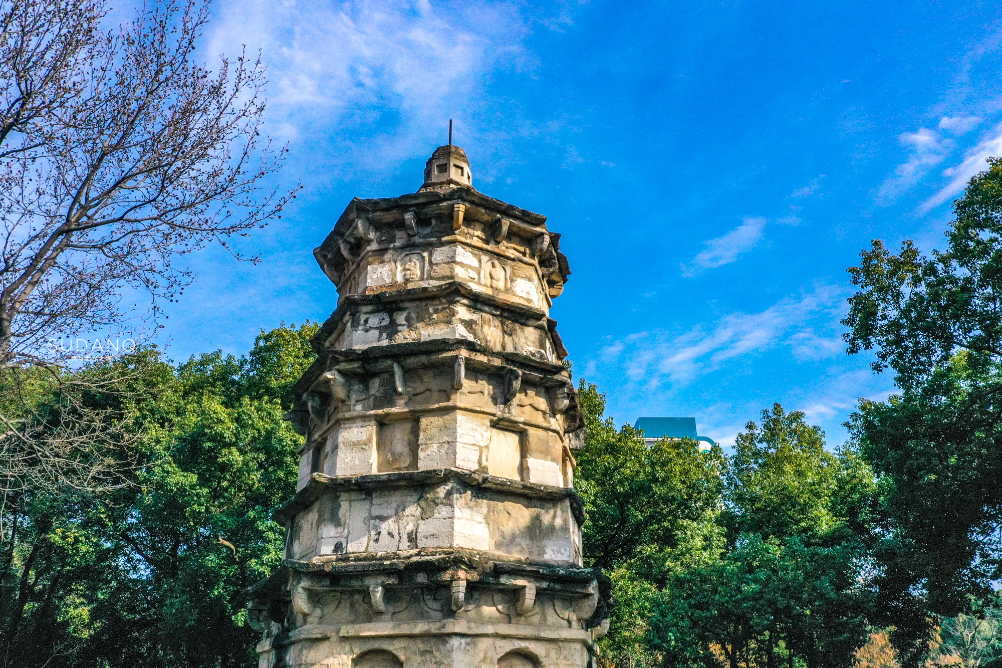 武漢這座古塔相傳是“鎮(zhèn)龍”之物、沒有影子，“江南龍脈”有玄機(jī)