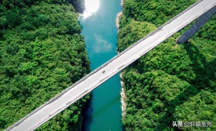 盤點中國最適合自駕的10大公路，坐車?yán)锞湍芸唇^美風(fēng)景