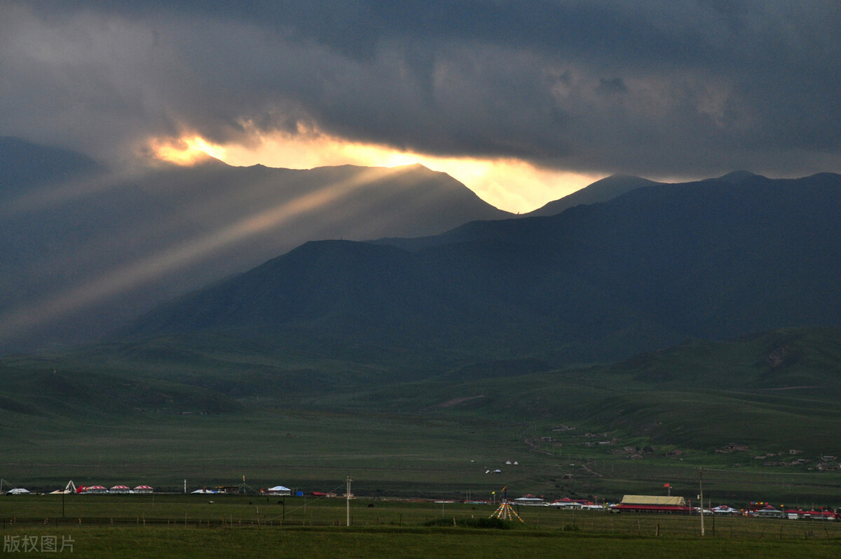 中國西部地區(qū)最美十大景點(diǎn)，去一次不枉此生